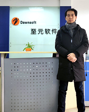 至元动环监控员工在公司留影